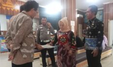 Tinjau Pelaksanaan Program Pemutihan di Samsat Mesuji, Ini Pesan Elfianah …,