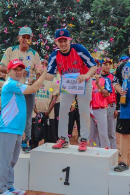 Gubernur Lampung Resmi Tutup Kejurnas Softball Outsiders Inc Cup 2025