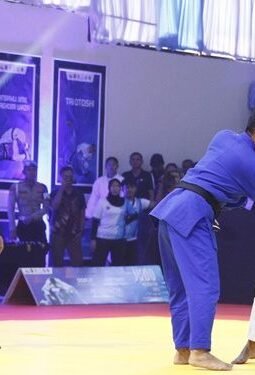 Kapolri Jadi Wasit di Kejuaraan Judo Kapolri Cup 2025
