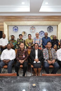 Pj Gubernur Papua Agus Fatoni Tancap Gas Kumpulkan Kepala OPD