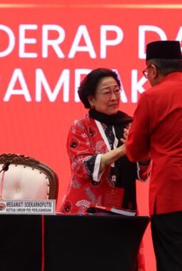 Momen Haru Hasto-Megawati di Kongres PDIP