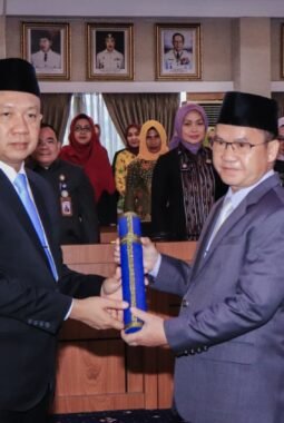 Sekdaprov Lampung Lantik Dua Pejabat Eselon II, Dorong Pembangunan Desa dan Perlindungan Perempuan-Anak