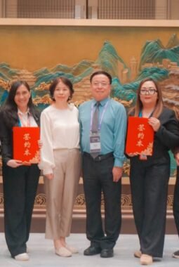 Prof. Yuberti Dosen UIN RIL Jadi Keynote Speaker di Konferensi Internasional Hangzhou China