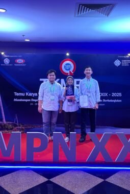 Tim Uptolution PT Hakaaston Ruas Tol Bakter Raih Penghargaan Platinum di Ajang TKMPN XXIX Batam 2025