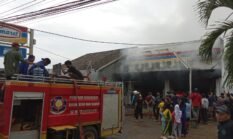 Indomaret Depan Gerbang Pemda WK Terbakar