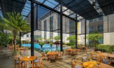 Sambut Akhir Pekan dengan “Friday Sundown” di Amuse Poolbar & Restaurant Radisson Lampung Kedaton