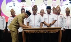 Gubernur Bantu Rp 10 Juta Tunai  untuk 2.446 Desa
