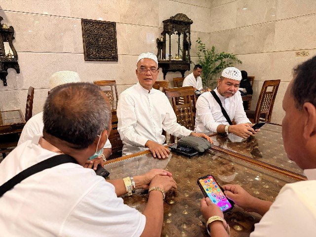 Puncak Haji Dekat, Waspada