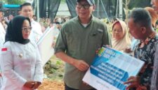 BUPATI Mesuji dan Gubernur Lampung saat memastikan persoalan petani dapat diminimalisir [Na]