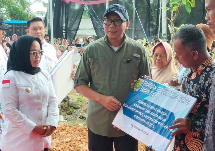 BUPATI Mesuji dan Gubernur Lampung saat memastikan persoalan petani dapat diminimalisir [Na]