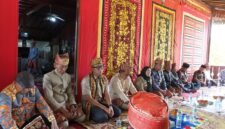 BUDAYA sebagai pendorong pertumbuhan ekonomi masyarakat. Gubernur dan Walikota Bandarlampung berkunjung ke Negeri Olok Gading [De]