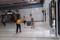 POLRES Mesuji gelar bersih-bersih tempat ibadah [Na]