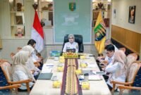 Wakil Gubernur Lampung Jihan Nurlela memimpin Rapat Koordinasi Tim Percepatan Penanggulangan Tuberkulosis (TP2TB) Kabupaten Lampung Selatan secara virtual dari Ruang Kerja Wakil Gubernur Lampung [Rm]