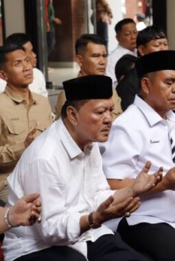 Presiden RI ke-7 Jokowi Laksanakan Shalat Jumat di Rest Area KM 116 A