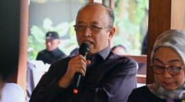 DPR RI Sayangkan penggunaan kawasan hutan tanpa izin yang berpotensi menimbulkan kerusakan lingkungan. Selain lingkungan, juga berdampak pada menurunnya fungsi hutan sebagai daerah tangkapan air. [Far]