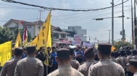 PMII Lampung lakukan demo di halaman kantor DPRD Provinsi Lampung, Senin 29 Juni 2026.[De]