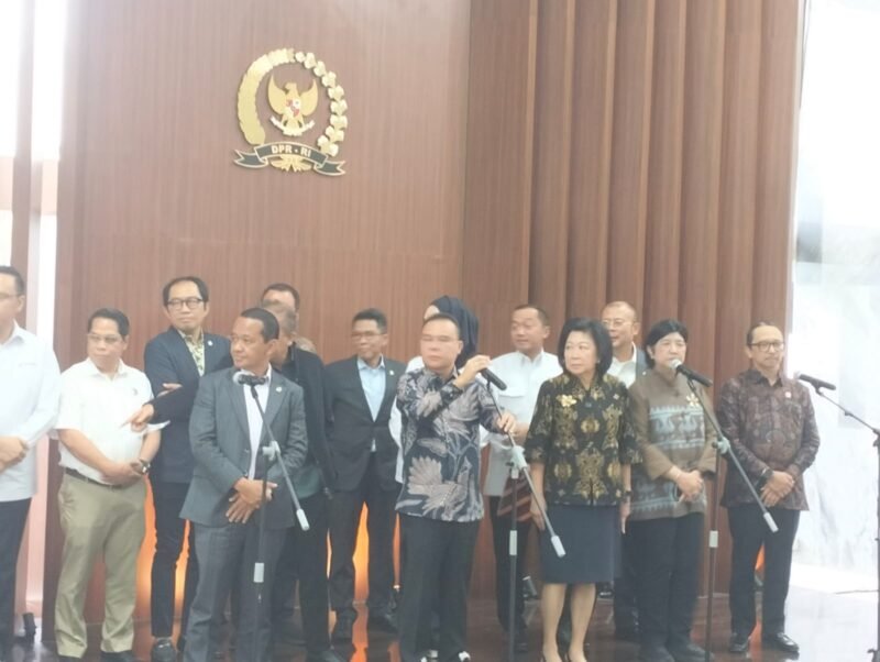 Pimpinan DPR bersama jajaran pemerintah mengadakan rapat koordinasi untuk membahas kondisi ekonomi nasional serta upaya menjaga stabilitas fiskal dan moneter di tengah dinamika ekonomi global.[De]