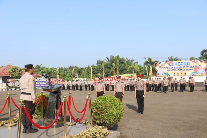 Polres Mesuji menggelar Upacara Laporan Kenaikan Pangkat Periode 1 Juli 2026 yang dilaksanakan secara khidmat di Halaman Mako Polres Mesuji, Kabupaten Mesuji, Provinsi Lampung.[De]