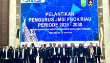 PELANTIKAN Jaringan Media SIber Indonesia (JMSI) Riau Perioide 2025-2030. Dheni Kurnia kembali pimpin JMSI Riau untuk periode kali kedua. [JMSI/Ist]