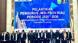 PELANTIKAN Jaringan Media SIber Indonesia (JMSI) Riau Perioide 2025-2030. Dheni Kurnia kembali pimpin JMSI Riau untuk periode kali kedua. [JMSI/Ist]