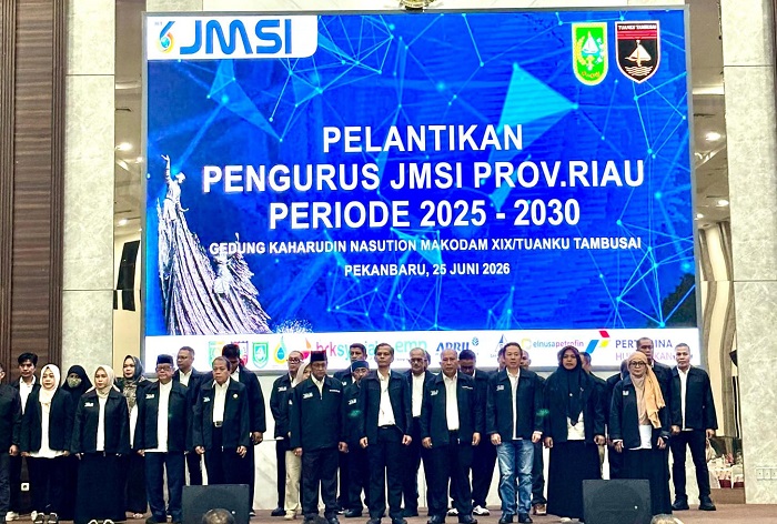 PELANTIKAN Jaringan Media SIber Indonesia (JMSI) Riau Perioide 2025-2030. Dheni Kurnia kembali pimpin JMSI Riau untuk periode kali kedua. [JMSI/Ist]
