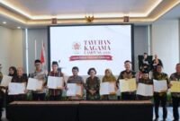 Universitas Islam Negeri (UIN) Raden Intan Lampung (RIL) menandatangani Memorandum of Understanding (MoU) atau Nota Kesepahaman dengan Universitas Gadjah Mada (UGM) dalam rangkaian Tayuhan KAGAMA Lampung 2026 di Grand Mercure Hotel, Sabtu (16/05/2026).[De]