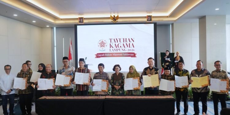 Universitas Islam Negeri (UIN) Raden Intan Lampung (RIL) menandatangani Memorandum of Understanding (MoU) atau Nota Kesepahaman dengan Universitas Gadjah Mada (UGM) dalam rangkaian Tayuhan KAGAMA Lampung 2026 di Grand Mercure Hotel, Sabtu (16/05/2026).[De]