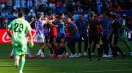 FIFA dan Bola Argentina Pasca Bentrok Lawan Spanyol. Pertandingan berakhir 1-0 untuk Spanyol dan mengantar Spanyol sebagai Juara Dunia [Xin]