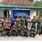 Komandan Skadron 12/Amur Jaya Yudha Letkol Cpn Bayu Anindito Adi Nugroho, M.Han., M.H.I., berfoto bersama personel Skadron 12/AJY, aparatur Kampung Ramsai, dan warga usai peresmian bantuan pembangunan kamar mandi layak huni bagi keluarga kurang mampu di Kampung Ramsai, Kecamatan Way Tuba, Kabupaten Way Kanan, Selasa (30/6/2026). [Rm]