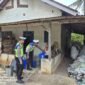 Satlantas Polres Mesuji, Polda Lampung, menggelar kegiatan bakti sosial TASI BERKAH PRESISI atau sedekah Jumat, dengan membagikan puluhan paket sembako langsung kepada masyarakat kurang mampu yang berada di wilayah Hukum Polres Mesuji, jumat (03/07/2026).[Nya]