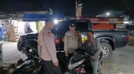 Personel Polsek Simpang Pematang, Polres Mesuji, melaksanakan kegiatan Patroli Keamanan dan Ketertiban Umum serta Kegiatan Rutin Yang Ditingkatkan (KRYD) secara terpadu di seputaran wilayah hukumnya, tepatnya di Desa Simpang Pematang, Desa Budi Aji, dan Desa Mukti Karya, minggu (05/07/26) malam.[Na]