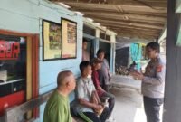 Pasca terjadinya pembunuhan satwa atau binatang yang dilindungi, Jajaran Sat Binmas Polres Mesuji melaksanakan Sambang, Tatap Muka dan Penyuluhan (Binluh) kepada masyarakat yang berada di Simpang D, Kawasan Register 45, Kecamatan Mesuji Timur, Kabupaten Mesuji.[Nya]