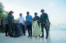 Gubernur Lampung, Rahmat Mirzani Djausal menyerukan kepada seluruh elemen masyarakat untuk menjadikan gerakan bersih-bersih lingkungan pesisir sebagai karakter dan kebiasaan sehari-hari.