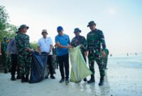 Gubernur Lampung, Rahmat Mirzani Djausal menyerukan kepada seluruh elemen masyarakat untuk menjadikan gerakan bersih-bersih lingkungan pesisir sebagai karakter dan kebiasaan sehari-hari.[]
