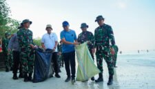 Gubernur Lampung, Rahmat Mirzani Djausal menyerukan kepada seluruh elemen masyarakat untuk menjadikan gerakan bersih-bersih lingkungan pesisir sebagai karakter dan kebiasaan sehari-hari.