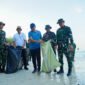 Gubernur Lampung, Rahmat Mirzani Djausal menyerukan kepada seluruh elemen masyarakat untuk menjadikan gerakan bersih-bersih lingkungan pesisir sebagai karakter dan kebiasaan sehari-hari.[]