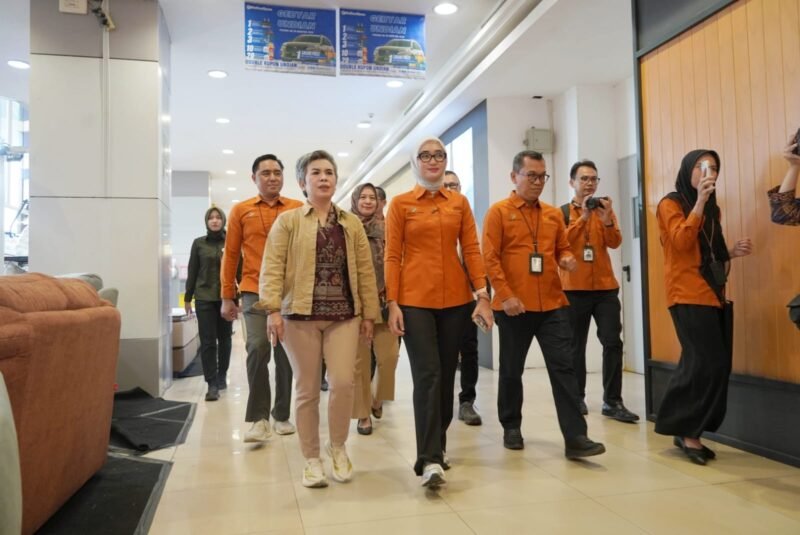 Wakil Gubernur Lampung Jihan Nurlela menegaskan pentingnya pelaksanaan Sensus Ekonomi 2026 sebagai dasar penyusunan kebijakan pembangunan yang tepat sasaran. Karena itu, Pemerintah Provinsi Lampung mengajak masyarakat dan pelaku usaha memberikan data yang benar agar hasil sensus mampu menggambarkan kondisi perekonomian daerah secara akurat.[]