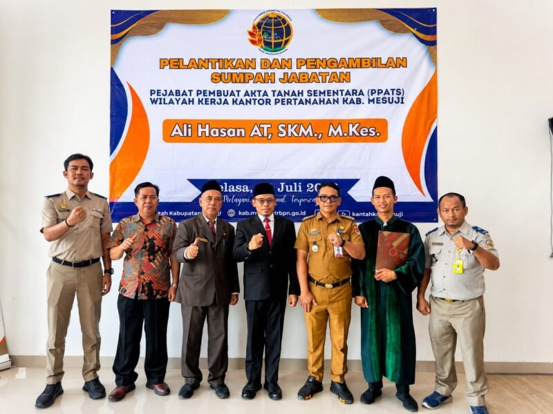 Kepala Kantor Kementerian Agraria dan Tata Ruang/Badan Pertanahan Nasional (ATR/BPN) Kabupaten Mesuji, Endi Purnomo, secara resmi melantik dan mengangkat sumpah Camat Simpang Pematang, Ali Hasan AT, S.Km., M.Kes., Camat Panca Jaya, sebagai Pejabat Pembuat Akta Tanah Sementara (PPATS) dengan wilayah kerja Kecamatan Panca Jaya, Kabupaten Mesuji, Provinsi Lampung.[Na]