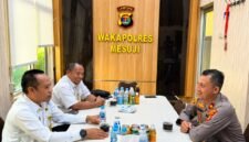 Dalam rangka memperkuat sinergi antarinstansi sekaligus mewujudkan penyelenggaraan pelayanan pertanahan yang profesional, akuntabel, dan berorientasi pada kepastian hukum, Kepala Kantor Kementerian Agraria dan Tata Ruang/Badan Pertanahan Nasional (ATR/BPN) Kabupaten Mesuji, Endi Purnomo, melaksanakan koordinasi dengan Wakil Kepala Kepolisian Resor (Wakapolres) Mesuji, Kompol Trisno Sigit, S.H., M.H., pada Rabu (15/07/2026).
