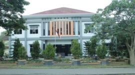 Program Studi Hukum Keluarga (Ahwal Syakhshiyah) Fakultas Syariah Universitas Islam Negeri (UIN) Raden Intan Lampung (RIL) resmi meraih predikat Akreditasi Unggul dari Badan Akreditasi Nasional Perguruan Tinggi (BAN-PT).[De]