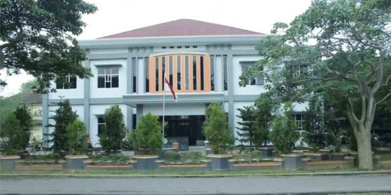 Program Studi Hukum Keluarga (Ahwal Syakhshiyah) Fakultas Syariah Universitas Islam Negeri (UIN) Raden Intan Lampung (RIL) resmi meraih predikat Akreditasi Unggul dari Badan Akreditasi Nasional Perguruan Tinggi (BAN-PT).[De]