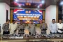 Jajaran Polres Mesuji mencatat capaian positif selama periode 1 Juli hingga 14 Juli 2026, di mana sebanyak 80 pucuk senjata api rakitan (Senpira) berbagai jenis serta 85 butir amunisi berbagai kaliber berhasil diserahkan secara sukarela oleh masyarakat melalui peran aktif para kepala desa, tokoh masyarakat, tokoh agama, dan tokoh adat di wilayah Kabupaten Mesuji.[Na]