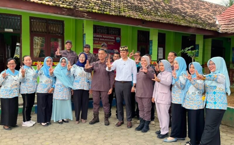 Turun Langsung ke Sekolah di Natar, Bupati Radityo Egi dan Kajati Lampung Pastikan Program MBG Berjalan Sesuai SOP[De]