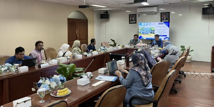 Dalam rangka memperkuat persiapan pendirian Fakultas Kedokteran, Universitas Islam Negeri (UIN) Raden Intan Lampung (RIL) melaksanakan kegiatan bimbingan teknis (bimtek) dan benchmarking sarana prasarana laboratorium ke UIN Syarif Hidayatullah Jakarta, khususnya di Fakultas Kedokteran (FK) UIN Syarif Hidayatullah Jakarta, Kamis (21/05/2026).[De]