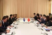 Menteri Luar Negeri China Wang Yi, yang juga merupakan anggota Biro Politik Komite Sentral Partai Komunis China (Communist Party of China/CPC), bertemu dengan Sekretaris Jenderal ASEAN Kao Kim Hourn di Manila, Filipina, pada 21 Juli 2026. [Xin]