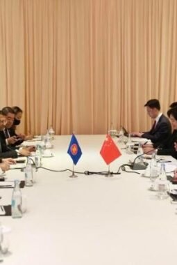 Menlu China Siap Perkuat Kerja Sama dengan ASEAN