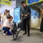 
Jurnalis dan pemengaruh media sosial dari negara-negara ASEAN berinteraksi dengan robot anjing di zona robotika di Shenzhen, Provinsi Guangdong, China selatan, pada 29 Juli 2026. [Xin]