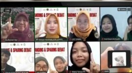 UKM Law Debate Community (LDC) Fakultas Syariah UIN Raden Intan Lampung bersama KSM Debat Hukum UIN K.H. Abdurrahman Wahid Pekalongan menggelar studi banding dan sparing debat antarkampus secara daring melalui Zoom.[De]