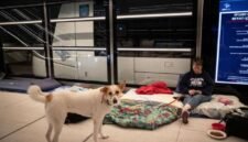 Takut Diserang Iran, Warga Tidur Di Rel Kereta Bawah Tanah [Xin]