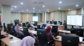 Pusat Sertifikasi, Akreditasi dan Layanan Internasional Lembaga Penjaminan Mutu (LPM) Universitas Islam Negeri (UIN) Raden Intan Lampung (RIL) mematangkan persiapan kerja Tim Ad Hoc Pemeringkatan, Akreditasi dan Layanan Internasional di Ruang Sidang lt.8, Rabu (20/5/2026).[De]